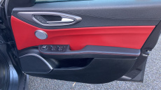 Alfa Romeo Giulia 2.0 TB 280 Veloce [Performance brake] 4dr Auto Petrol Saloon